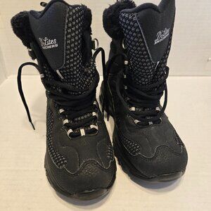 WOMEN'S BLACK D'LITES SKECHERS SNOW BOOTS.